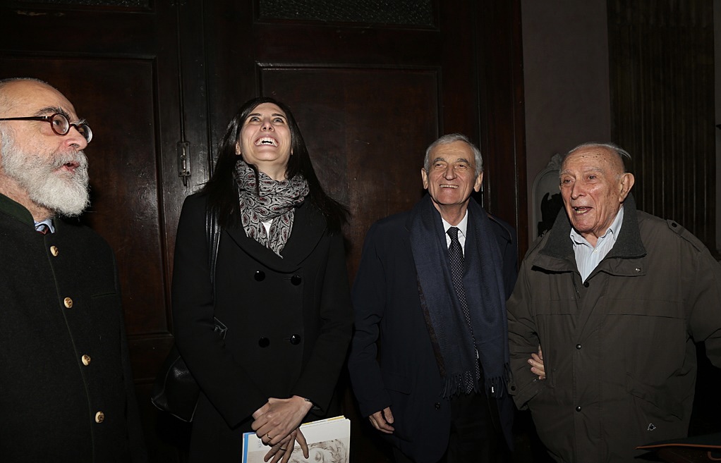Moretto accanto al direttore del Centro Internazionale di Studi sulla Sindone, il prof. Gian Maria Zaccone e il sindaco Chiara Appendino.